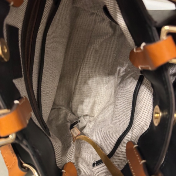 Dooney & Bourke - Picture 6 of 7